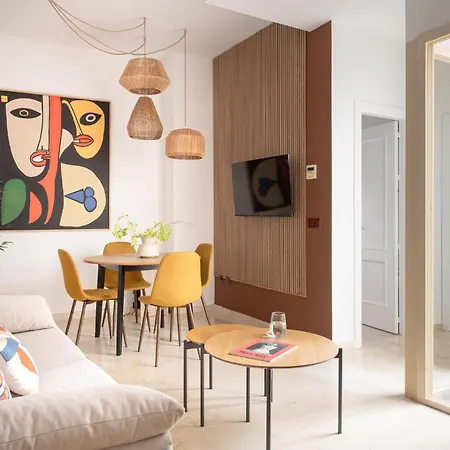 Duque Cornejo Apartment *